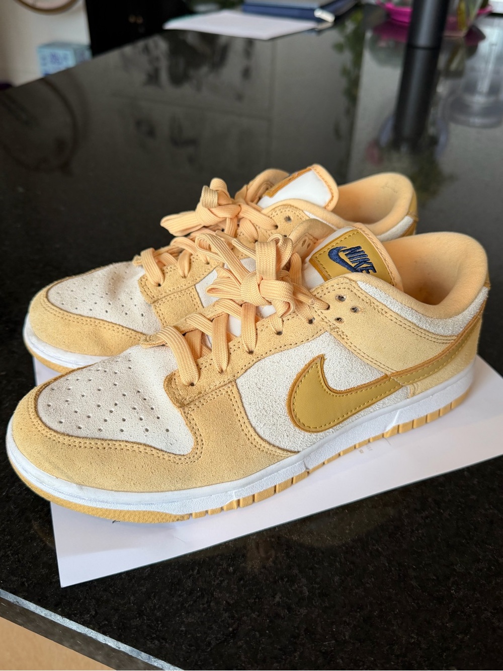Nike Dunk Women's Low-Top Sneakers - Yellow/Cream